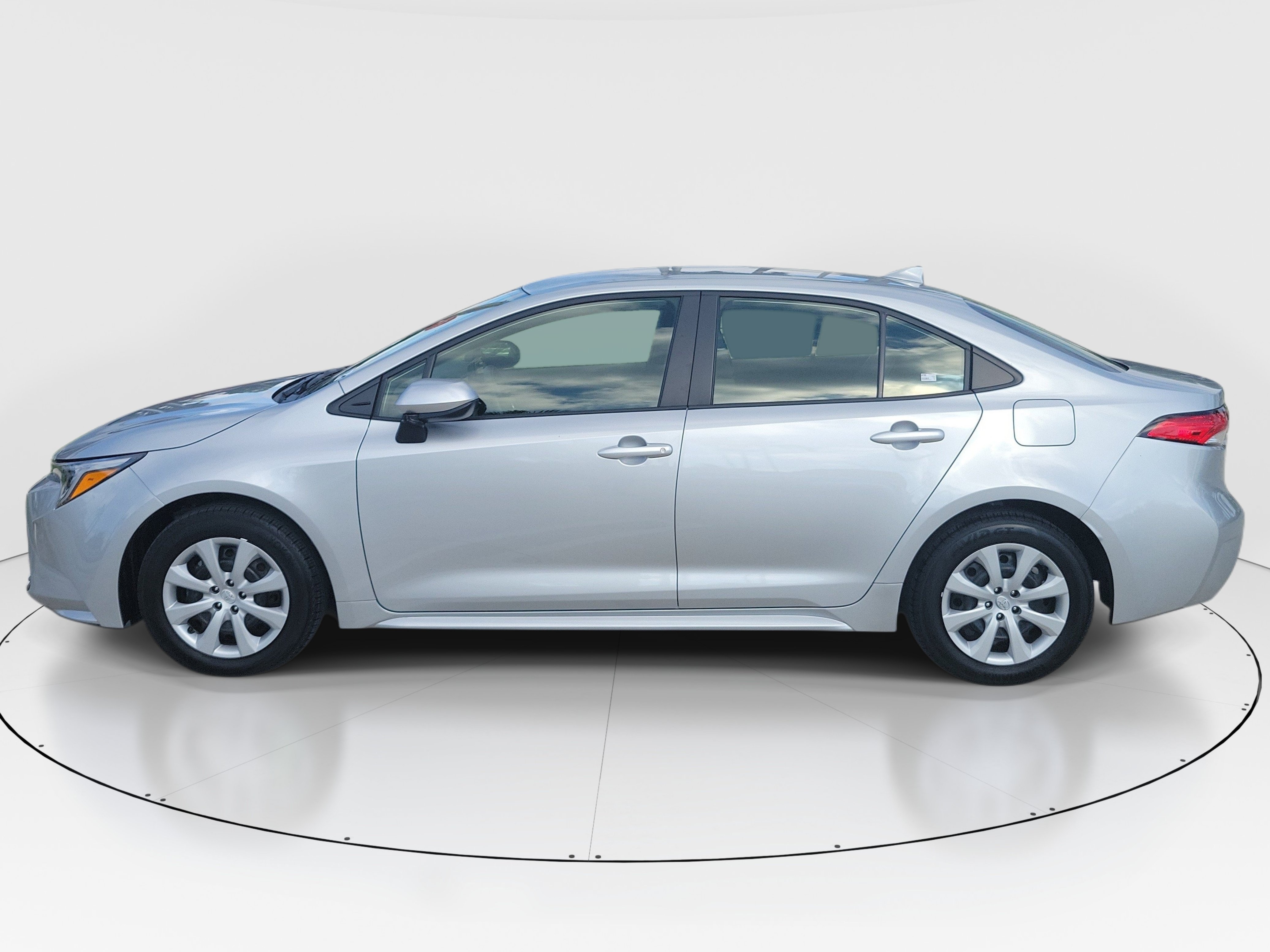 Used 2026 Toyota Corolla LE FWD image 4
