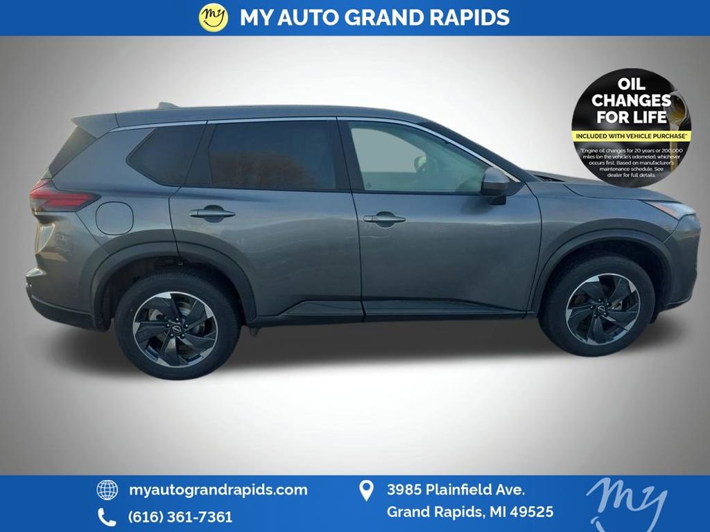 Used 2025 Nissan Rogue SV AWD/4WD image 8