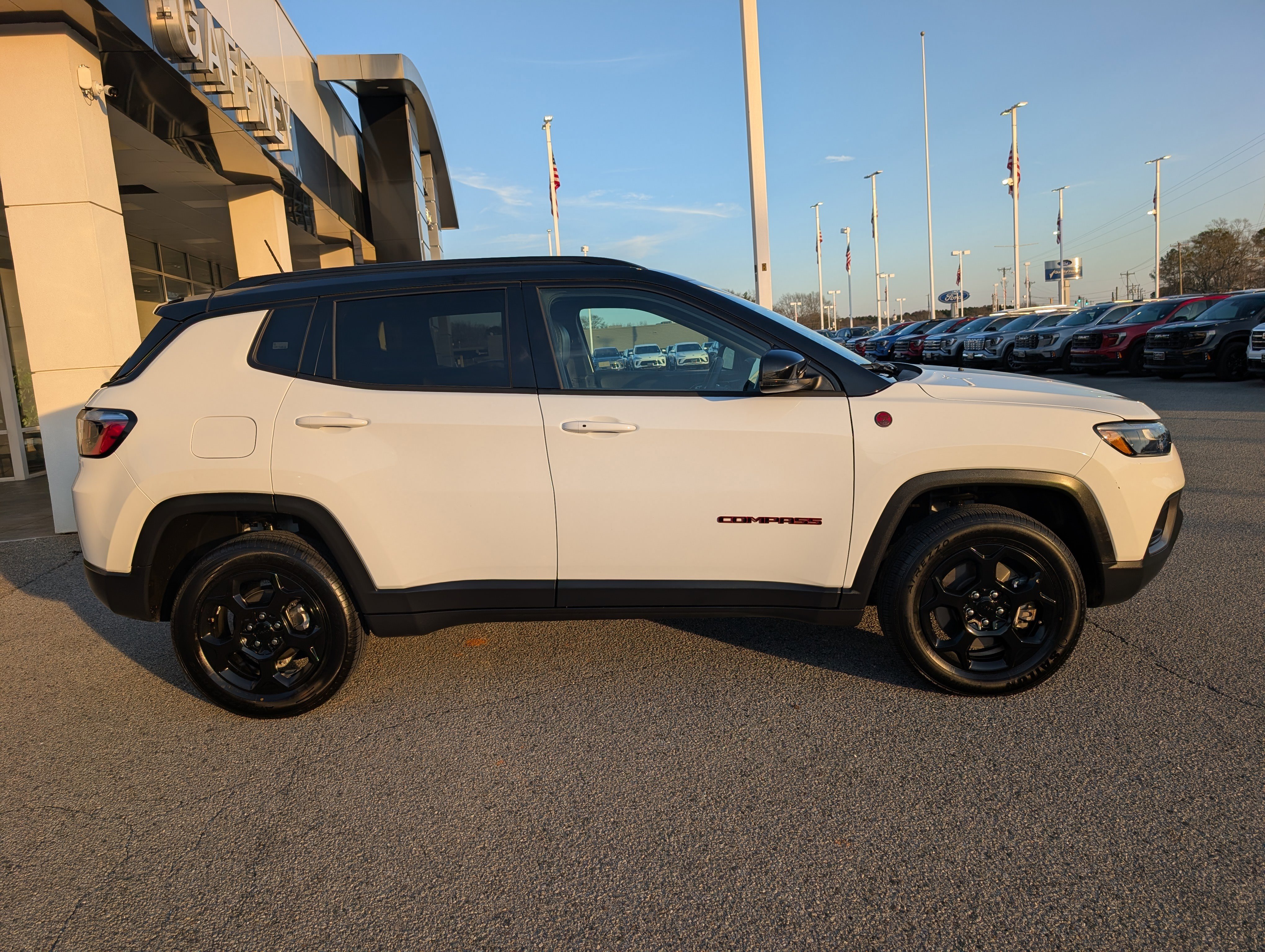 Used 2024 Jeep Compass Trailhawk image 10