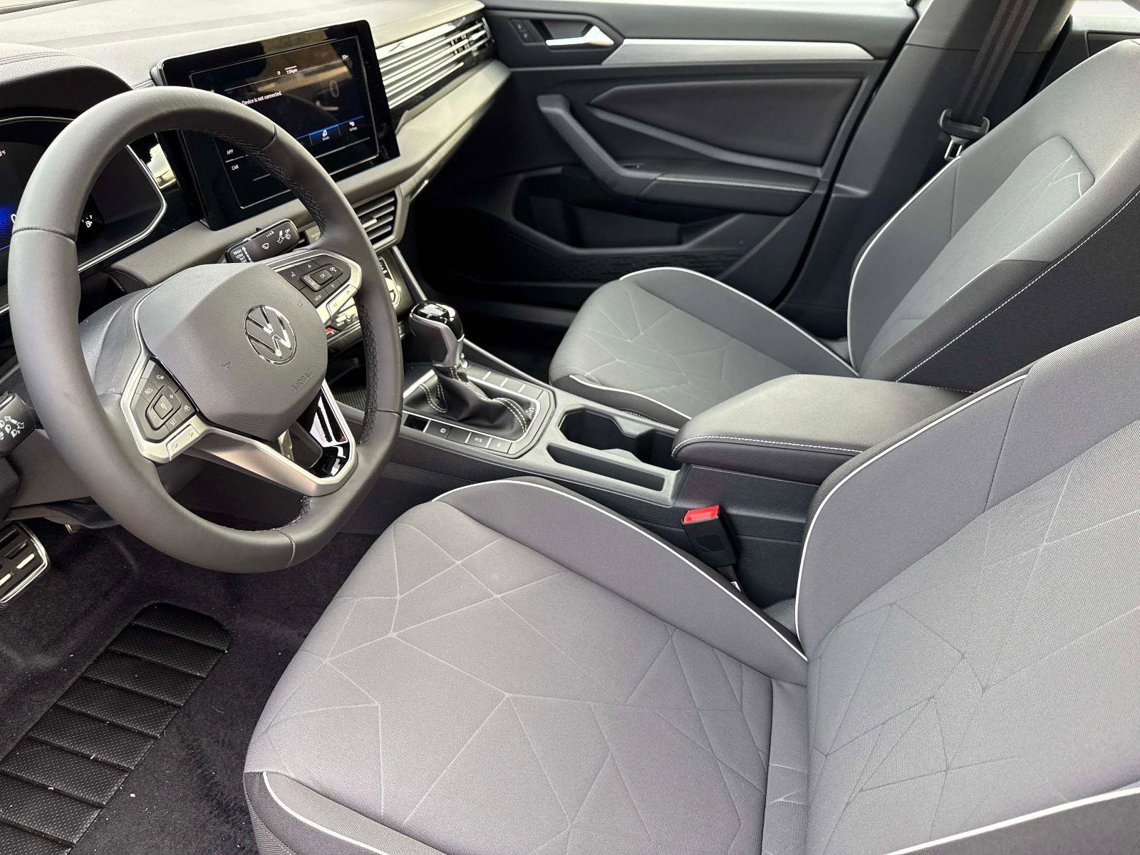 Used 2025 Volkswagen Jetta Sport image 21