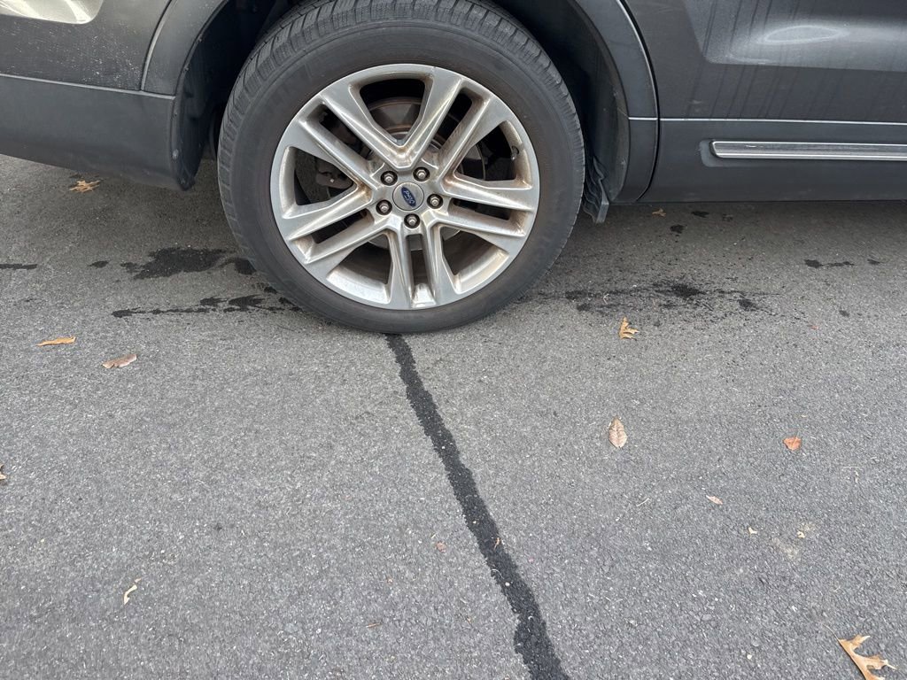 Used 2017 Ford Explorer Limited image 3