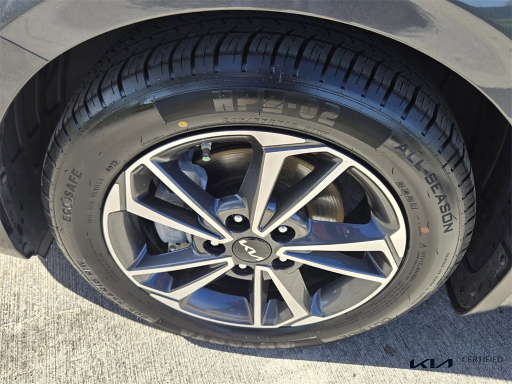 Certified 2022 Kia Forte LXS w/ LXS Technology Package image 10