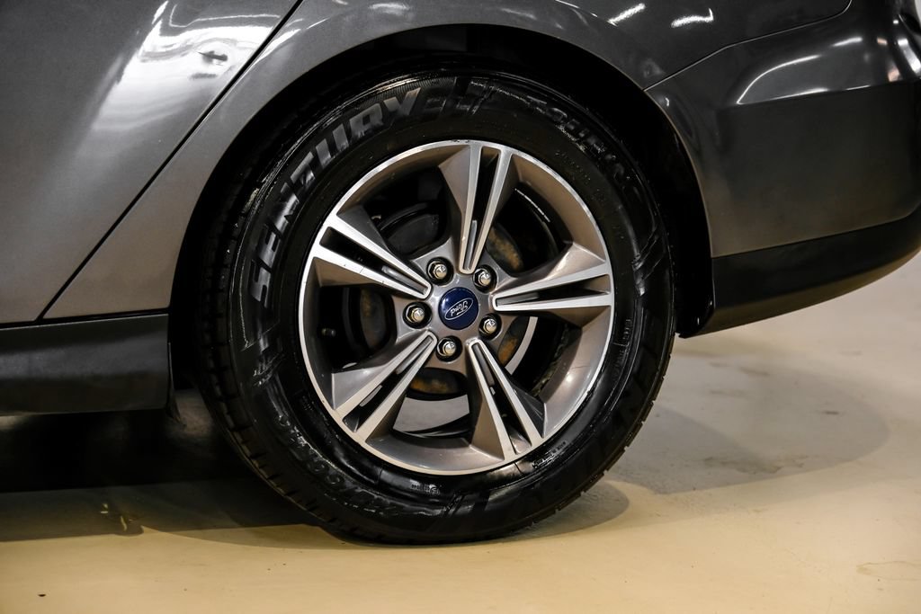 Used 2018 Ford Focus SE w/ SE Appearance Package FWD image 61