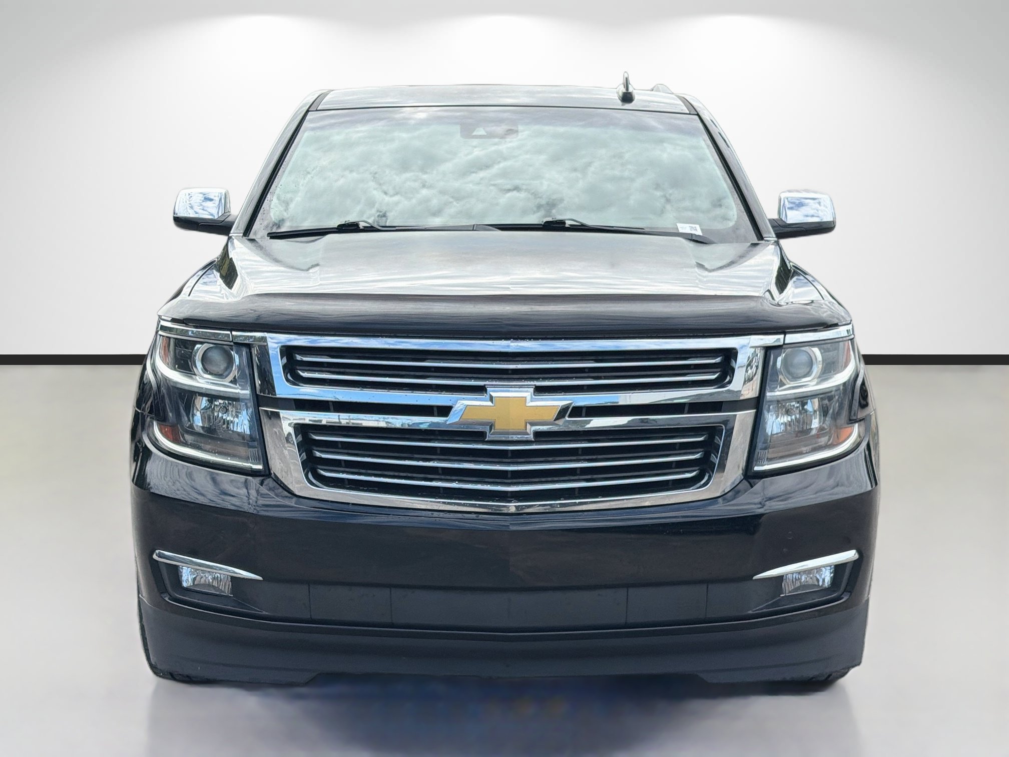 Used 2015 Chevrolet Suburban LTZ RWD image 8