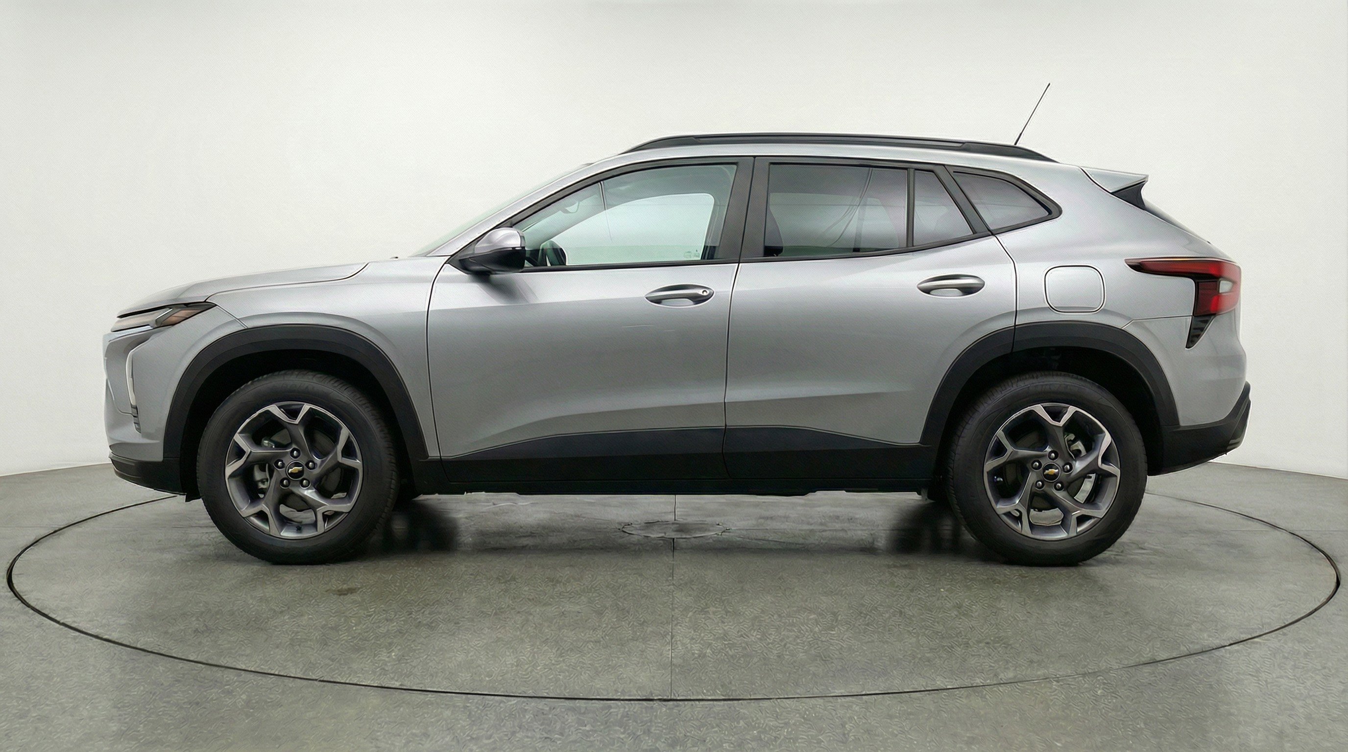 Used 2025 Chevrolet Trax LT FWD image 5