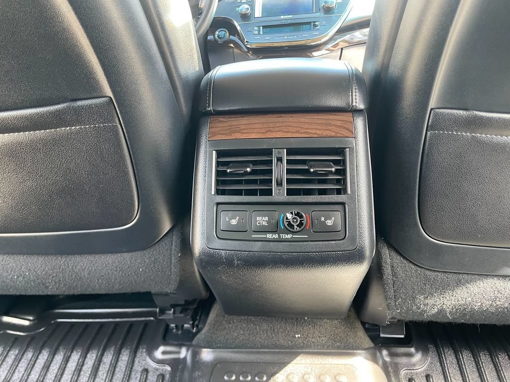 Used 2013 Toyota Avalon Limited w/ Technology Pkg FWD image 26