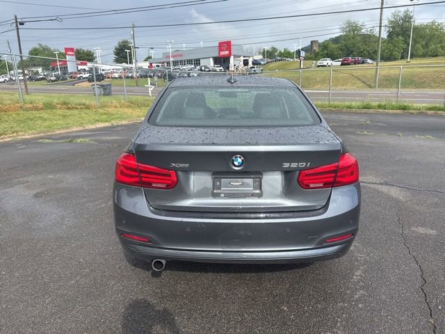 Used 2016 BMW 320i xDrive Sedan AWD/4WD image 7
