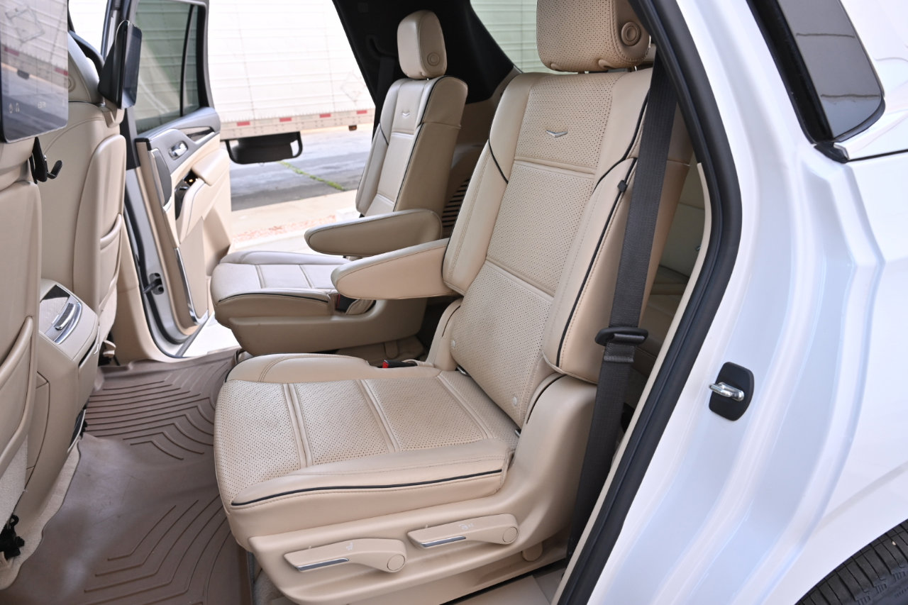 Used 2021 Cadillac Escalade Premium Luxury image 28