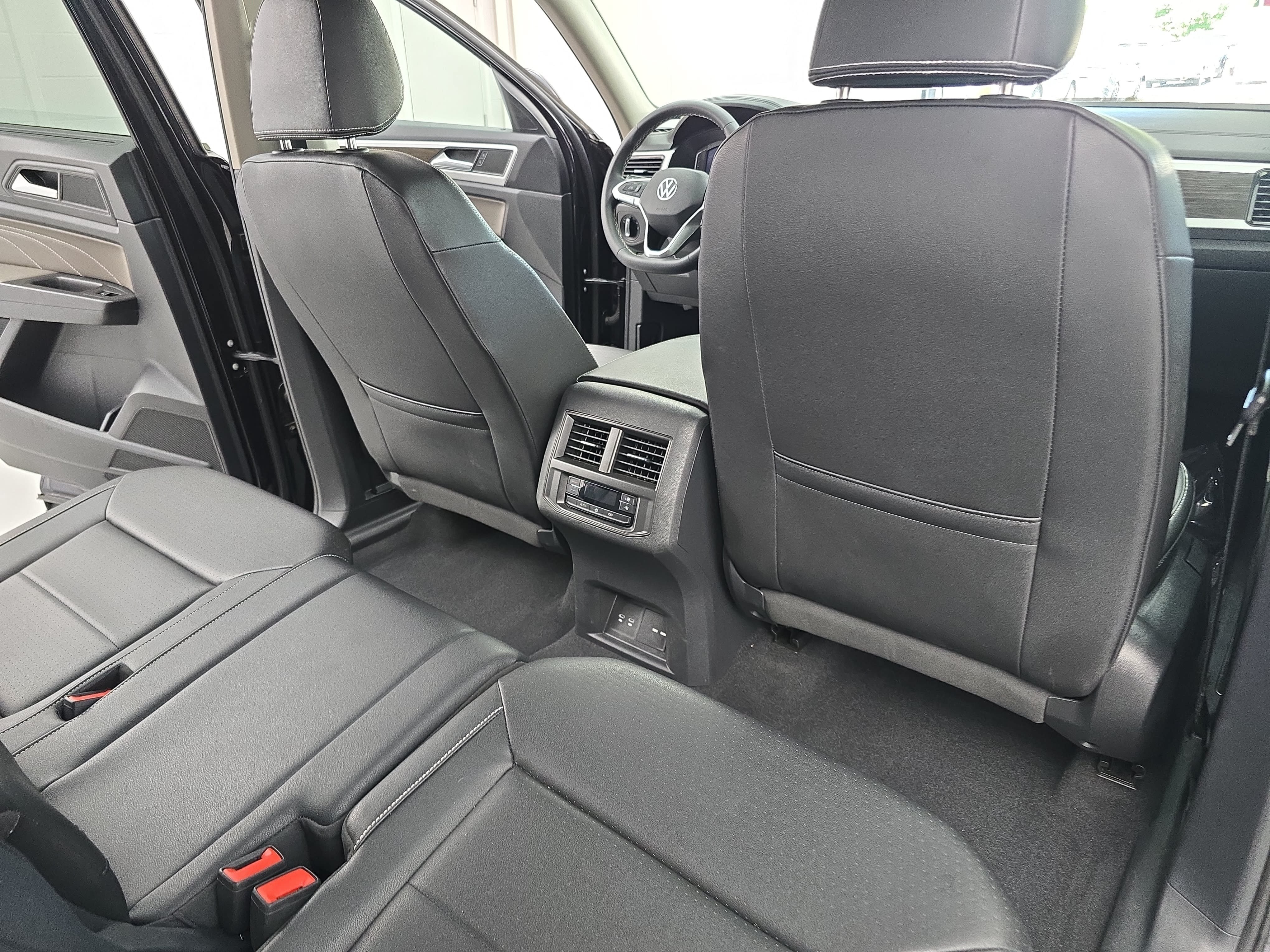 Certified 2023 Volkswagen Atlas SE w/ Black Wheel Package AWD/4WD image 11