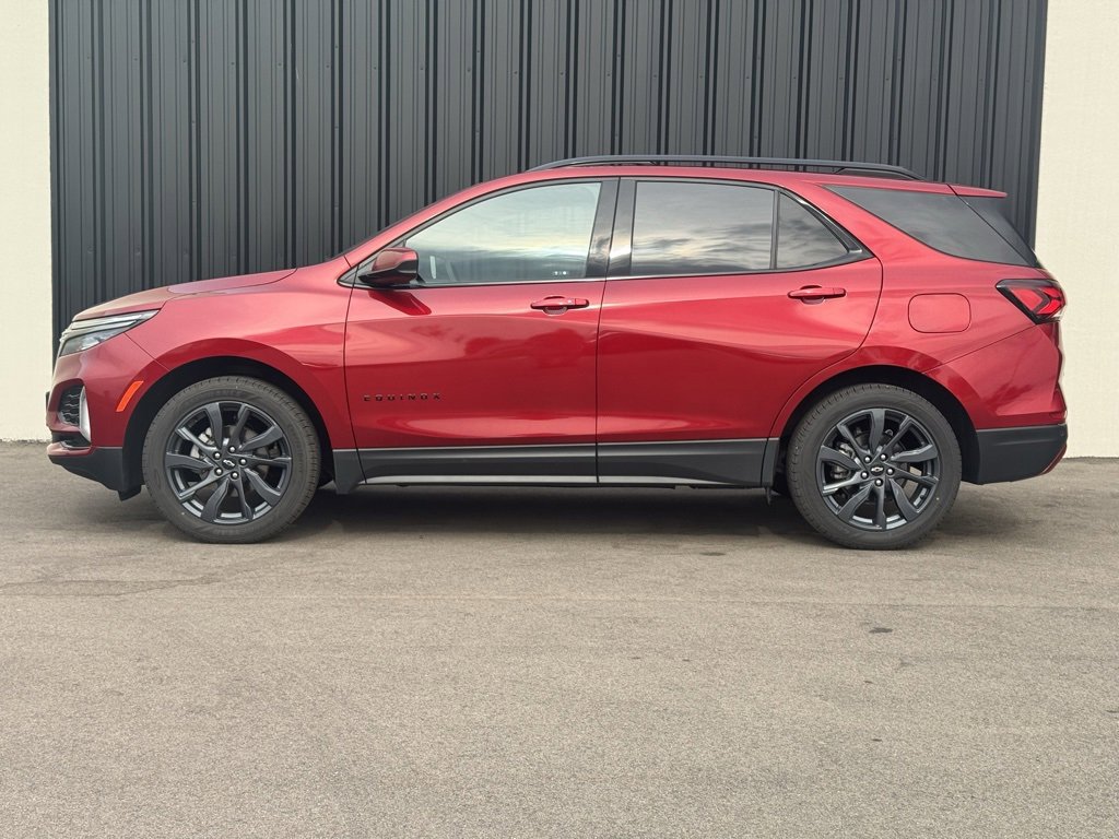 Used 2023 Chevrolet Equinox RS image 2