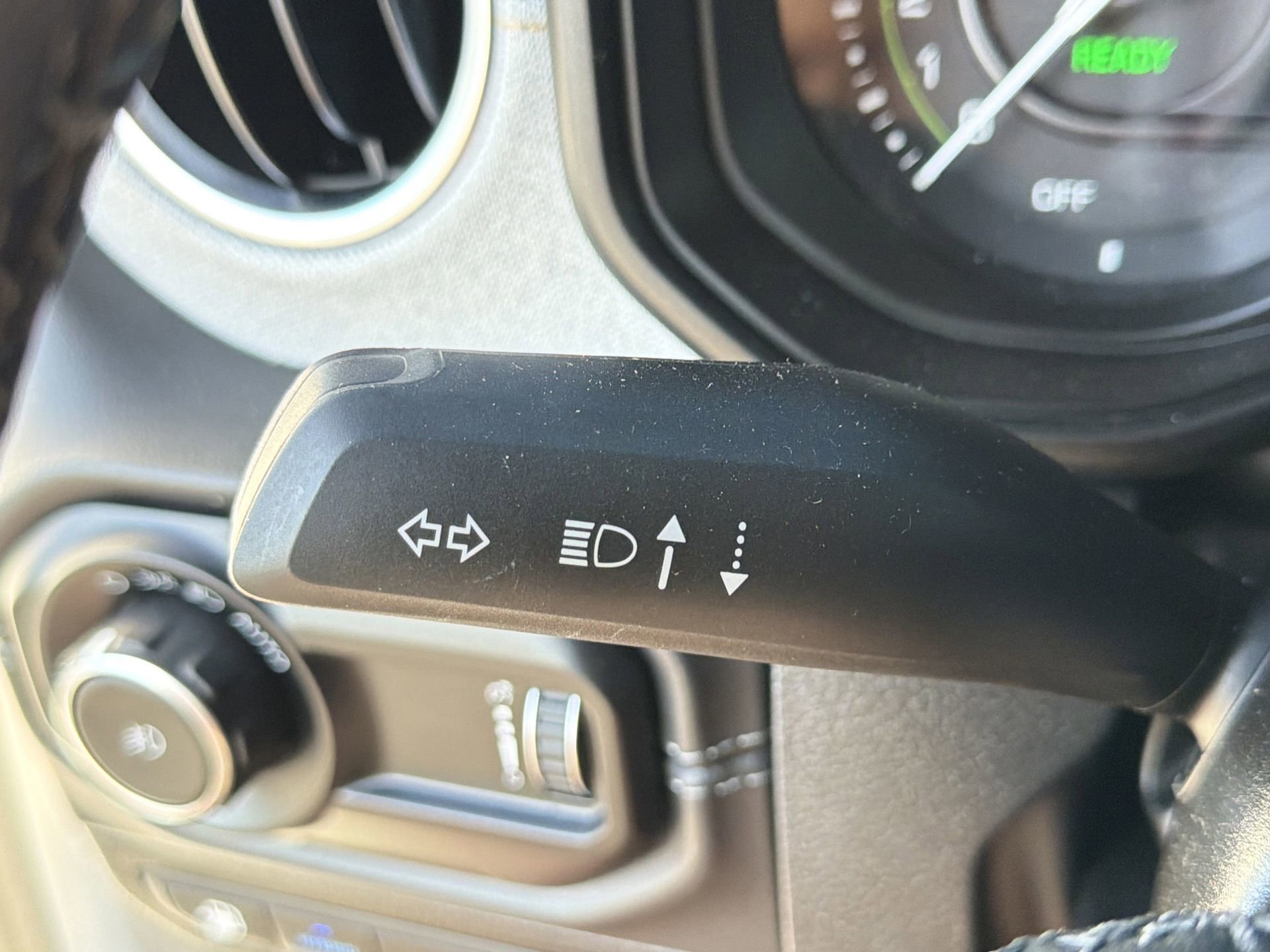Used 2025 Jeep Wrangler Unlimited Sahara AWD/4WD image 16