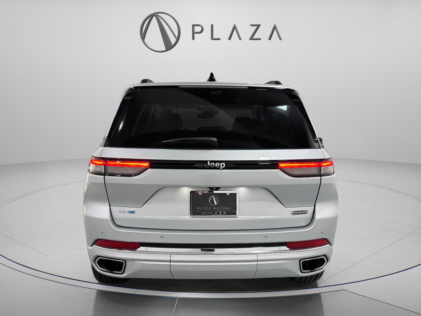 Used 2022 Jeep Grand Cherokee Overland w/ Advanced Protech Group III image 4