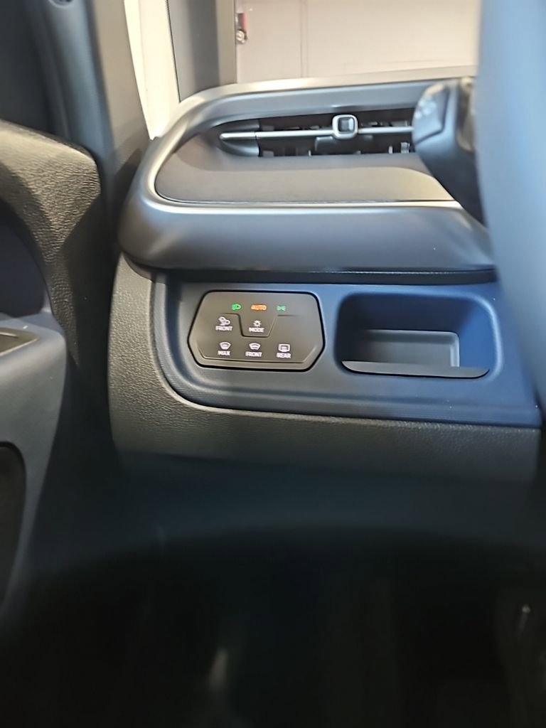 Used 2025 Volkswagen ID. Buzz Pro S Plus image 36