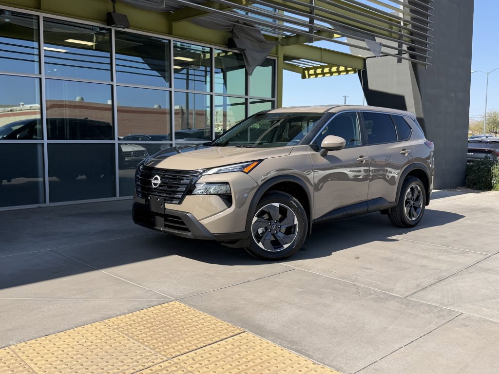 Used 2025 Nissan Rogue SV image 1