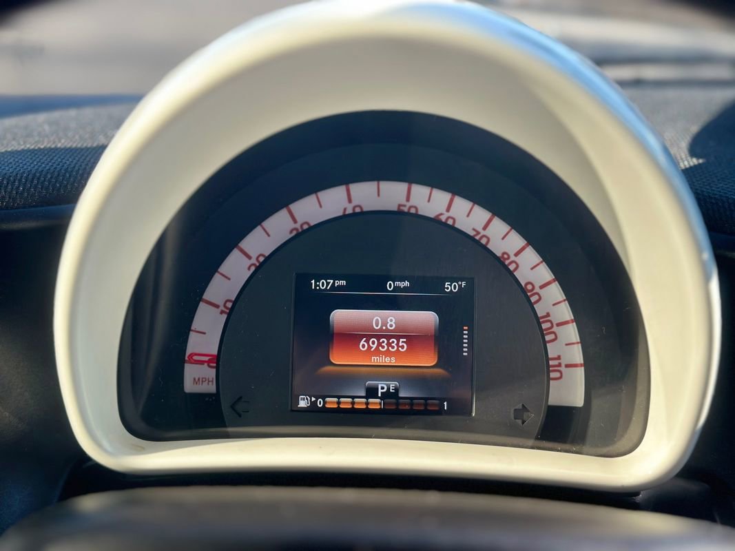 Used 2016 smart fortwo pure image 10