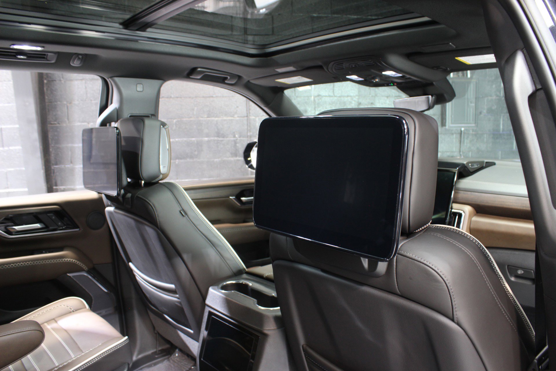 Used 2025 GMC Yukon Denali Ultimate w/ LPO, Floor Liner Package AWD/4WD image 49