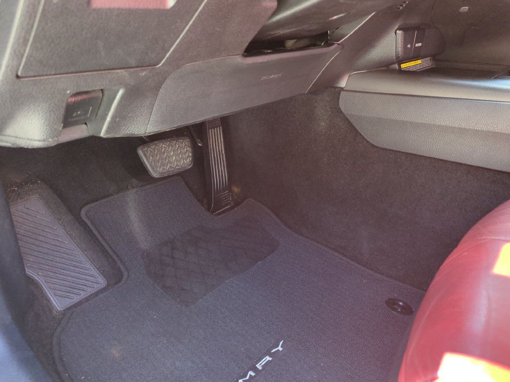 Used 2021 Toyota Camry XSE FWD image 33