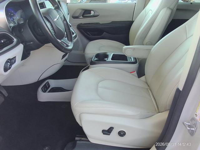 Used 2021 Chrysler Pacifica Touring-L w/ Uconnect Theater Family Group AWD/4WD image 8