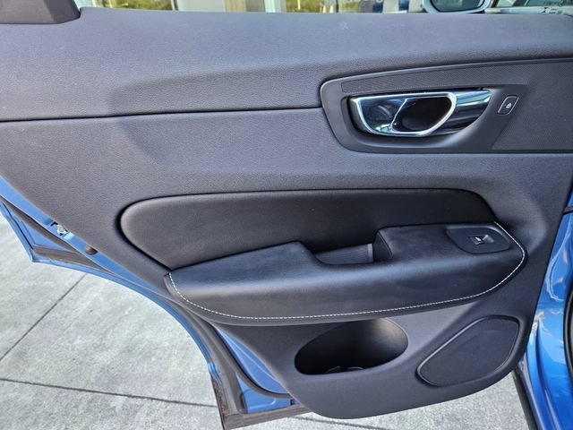 Used 2019 Volvo XC60 T5 R-Design w/ Protection Package AWD/4WD image 16