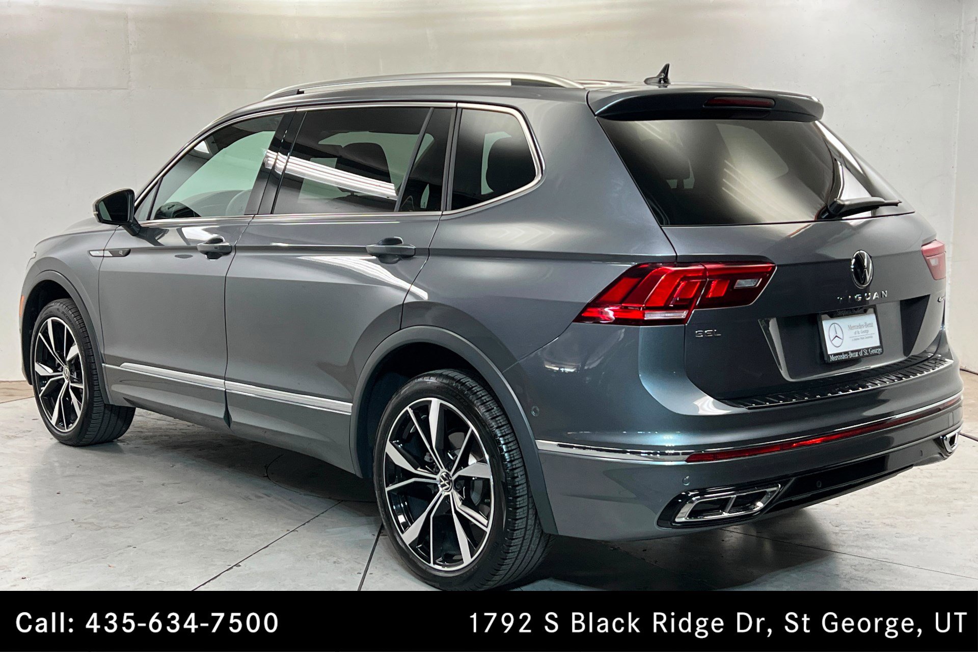 Used 2024 Volkswagen Tiguan SEL R-Line image 3