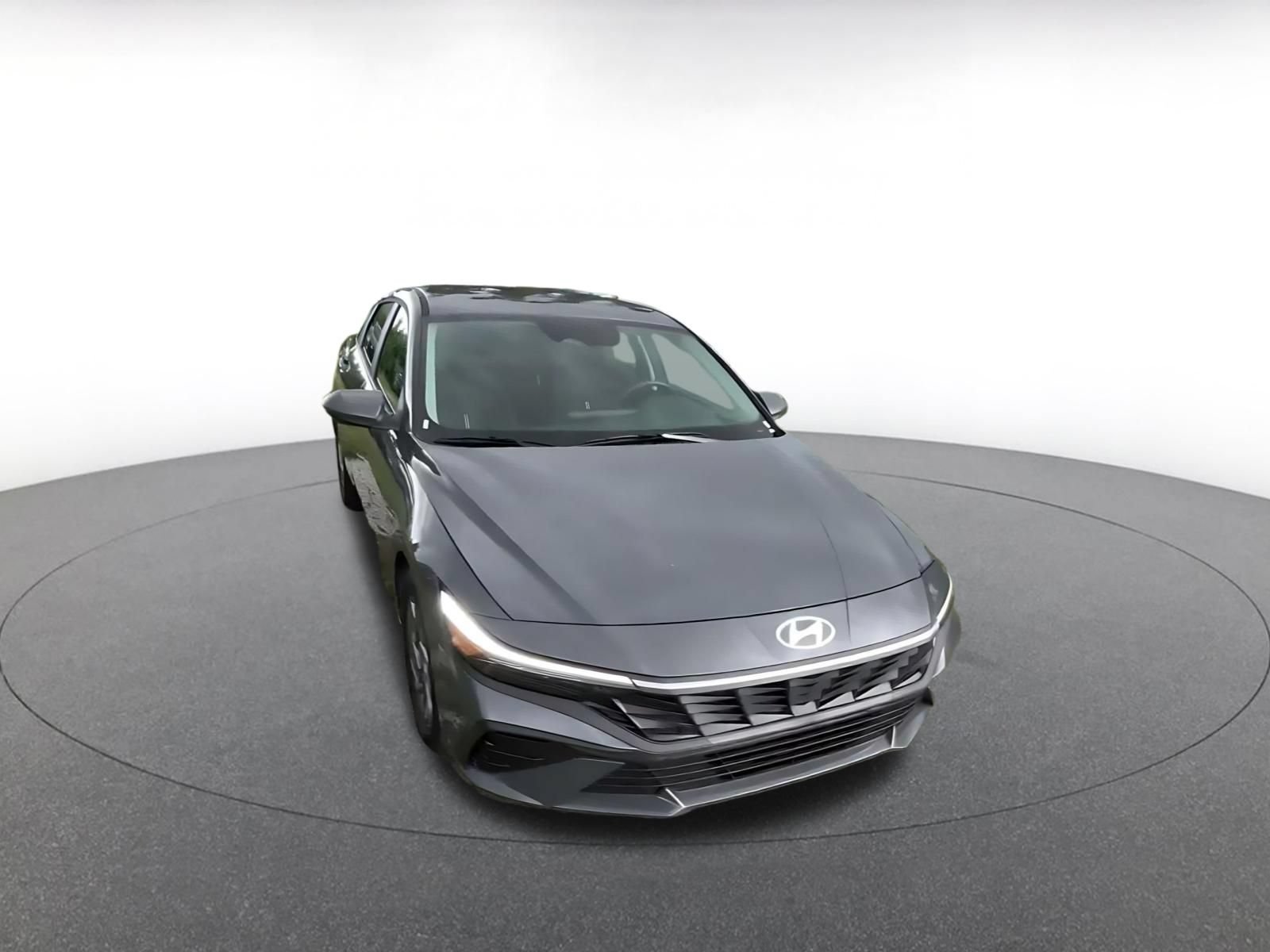 Used 2026 Hyundai Elantra Hybrid FWD image 3