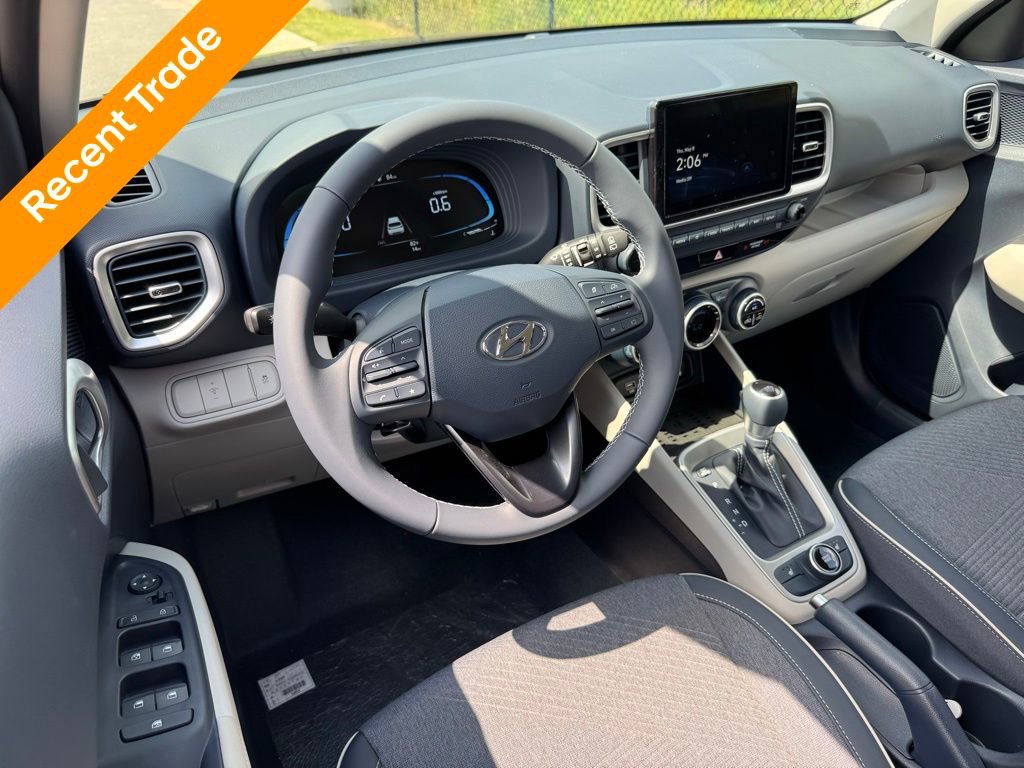 Certified 2025 Hyundai Venue Limited image 2