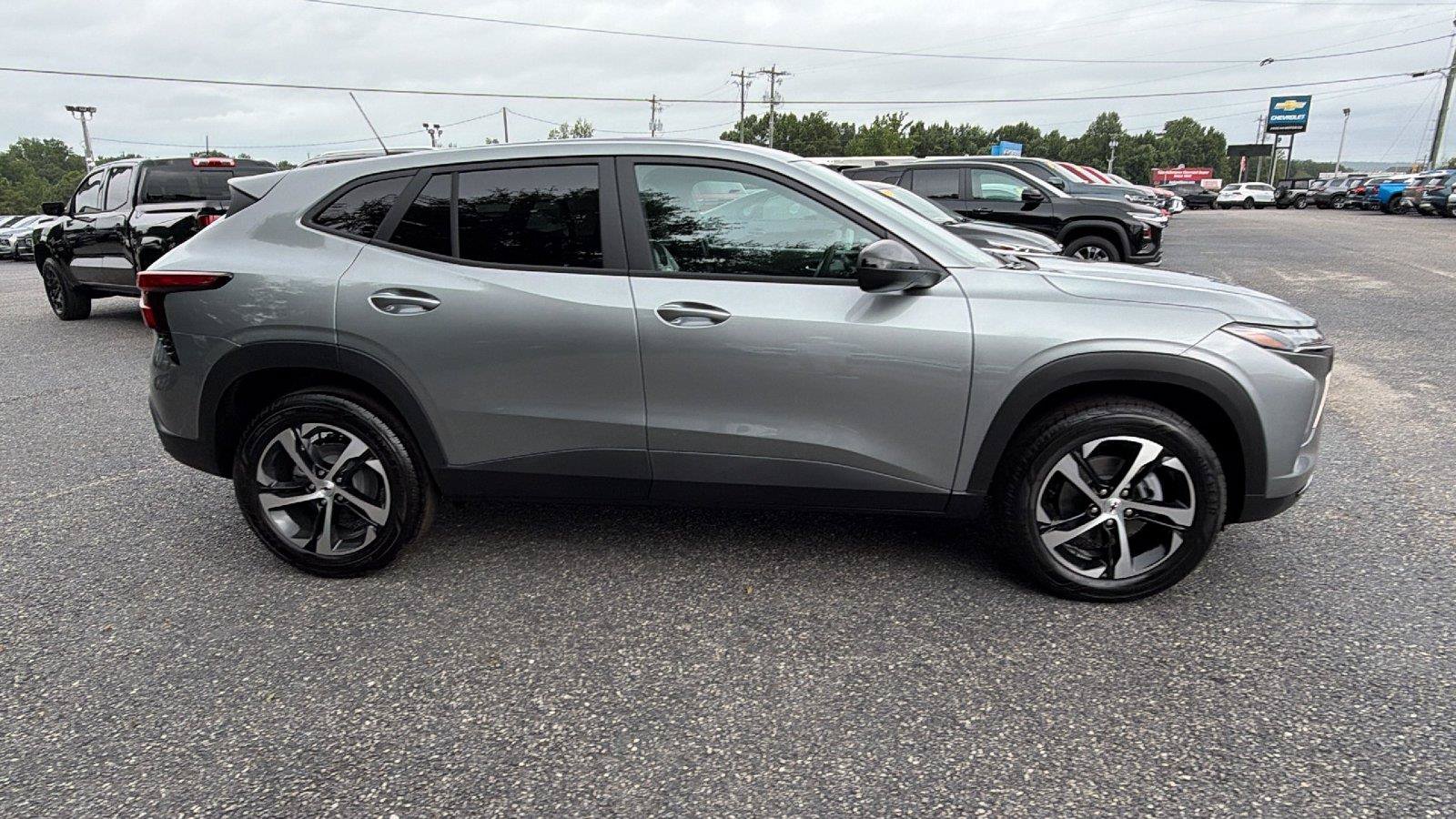 New 2026 Chevrolet Trax RS w/ Sunroof Package FWD image 8
