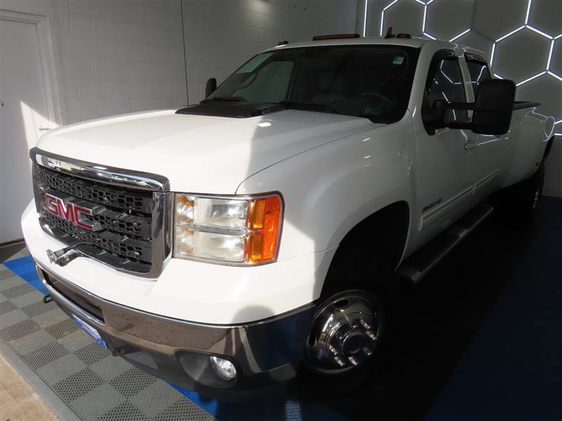 Used 2011 GMC Sierra 3500 SLT w/ SLT Convenience Package image 4