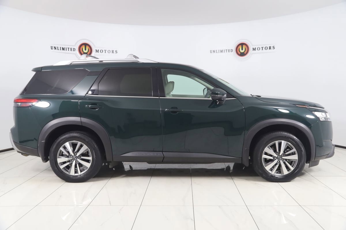 Used 2022 Nissan Pathfinder SL AWD/4WD image 2