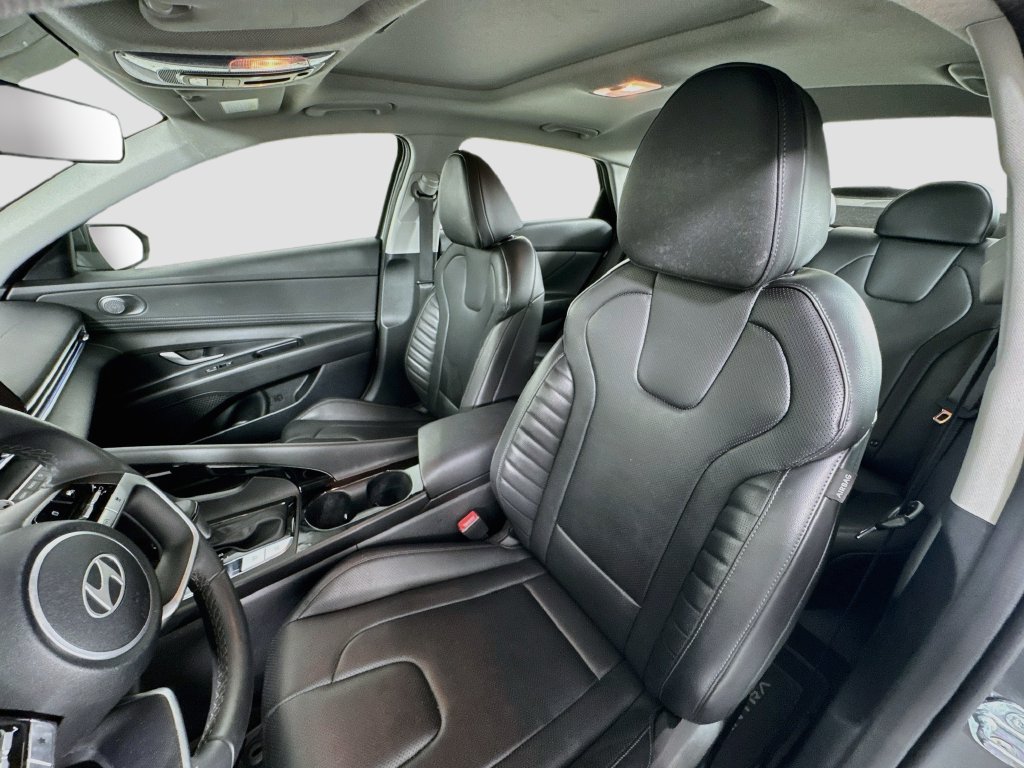 Certified 2025 Hyundai Elantra Limited FWD image 22