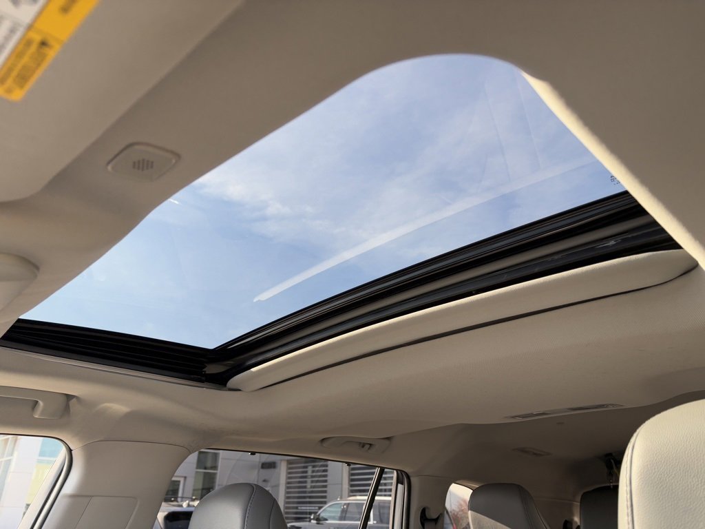 Used 2023 Toyota Highlander Limited image 18