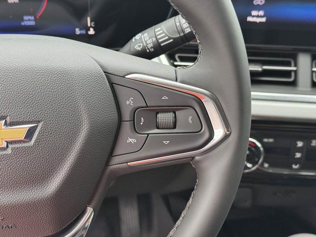 New 2026 Chevrolet Trax LT w/ Sunroof Package image 24