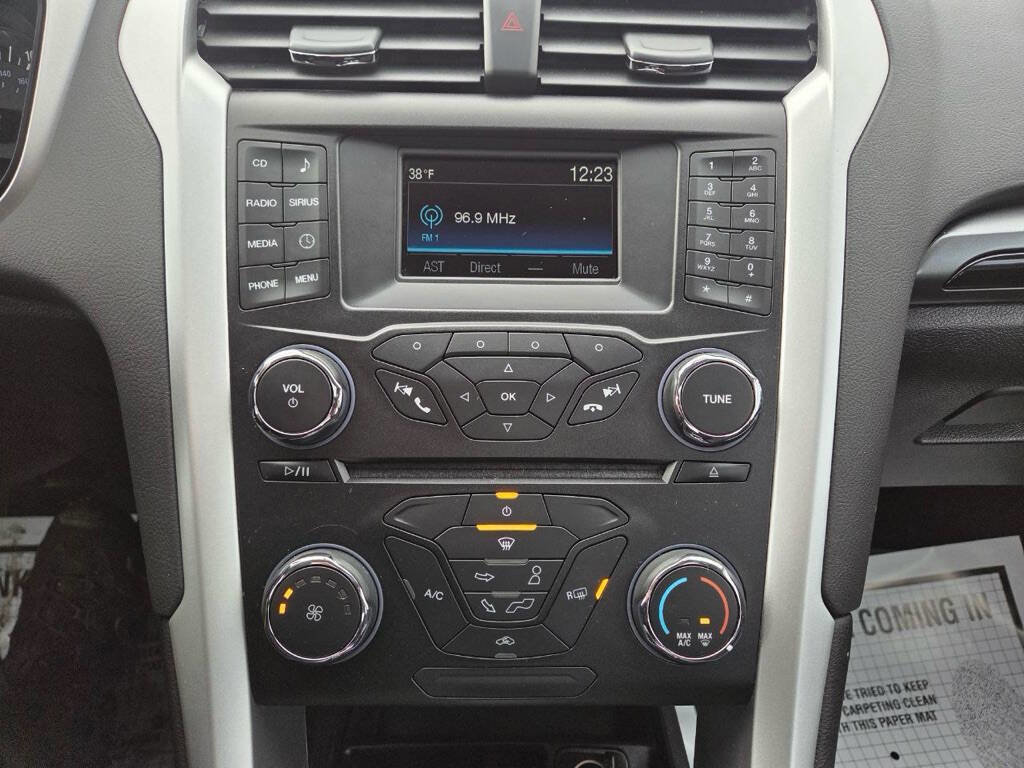 Used 2015 Ford Fusion SE w/ Equipment Group 201A image 32