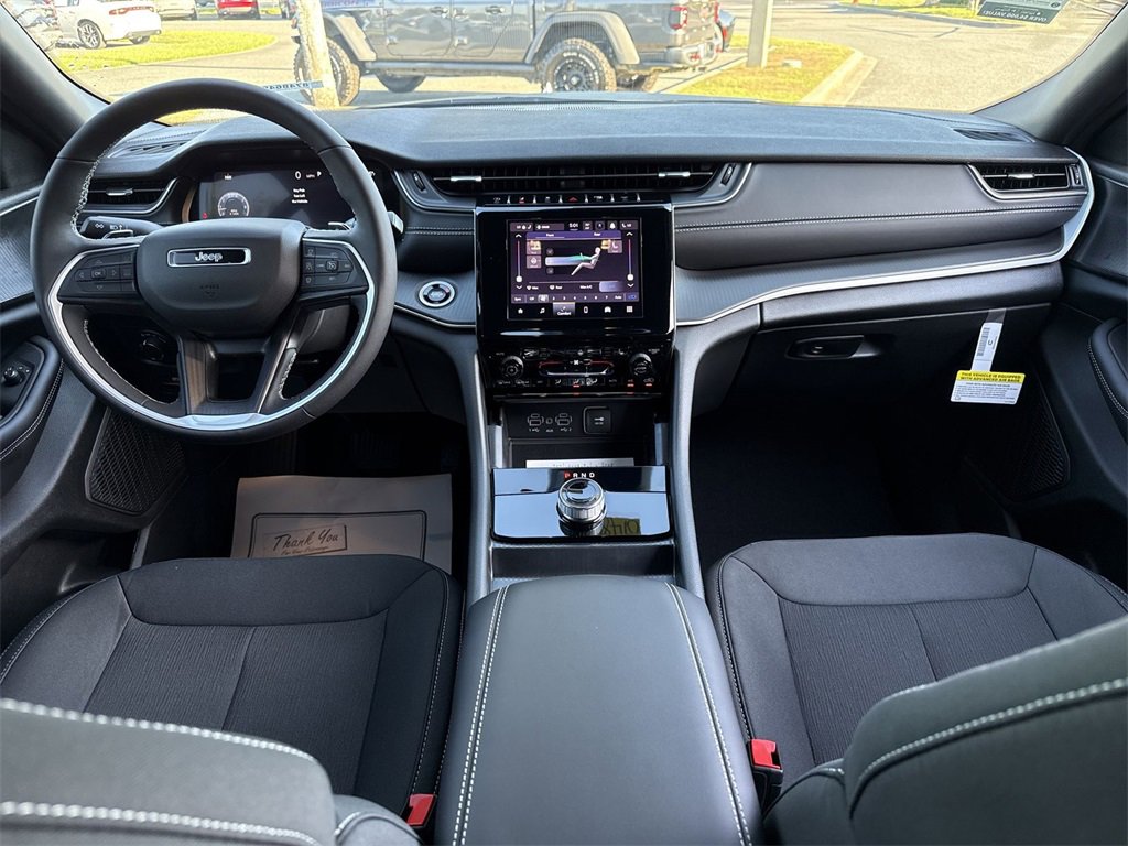 New 2025 Jeep Grand Cherokee L Laredo w/ Luxury Tech Group I image 28