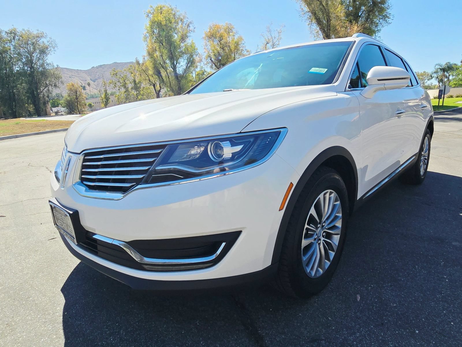 Used 2016 Lincoln MKX Select w/ Select Plus Package FWD image 3