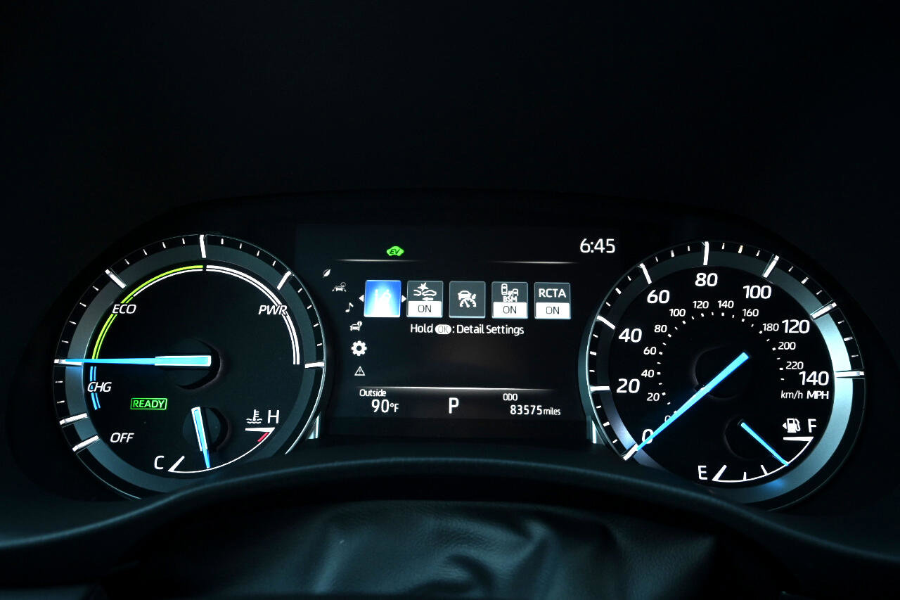 Used 2021 Toyota Highlander XLE image 3
