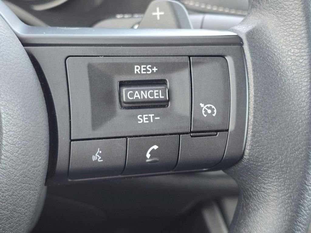 Used 2023 Nissan Rogue S AWD/4WD image 26