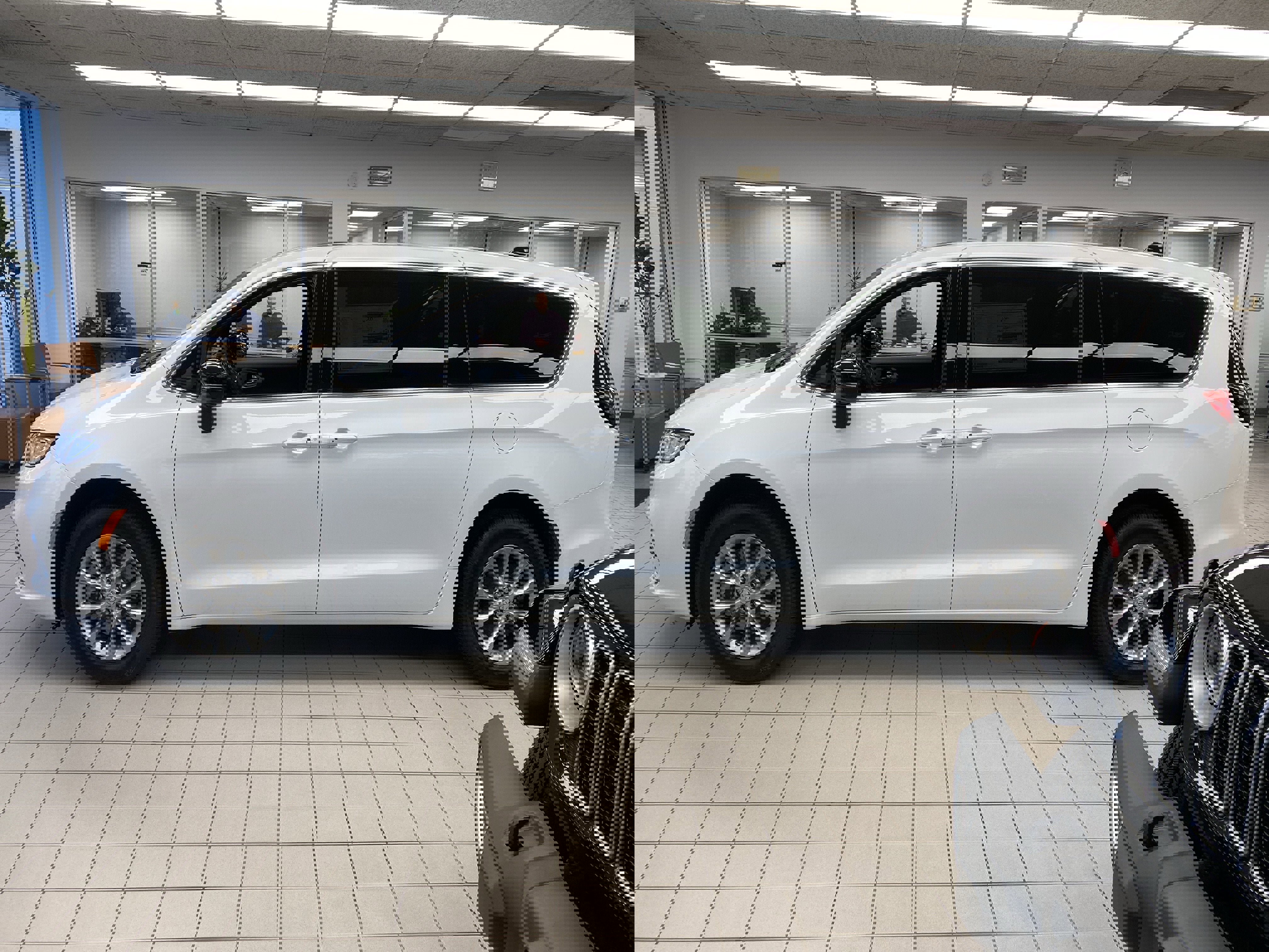 New 2026 Chrysler Pacifica Limited image 4