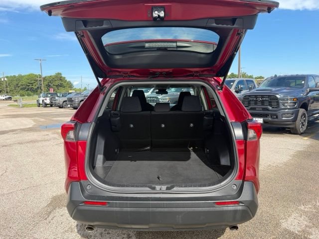 Used 2021 Toyota RAV4 LE FWD image 8