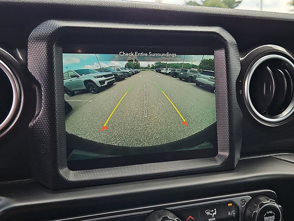 Used 2022 Jeep Wrangler Unlimited Sahara AWD/4WD image 19