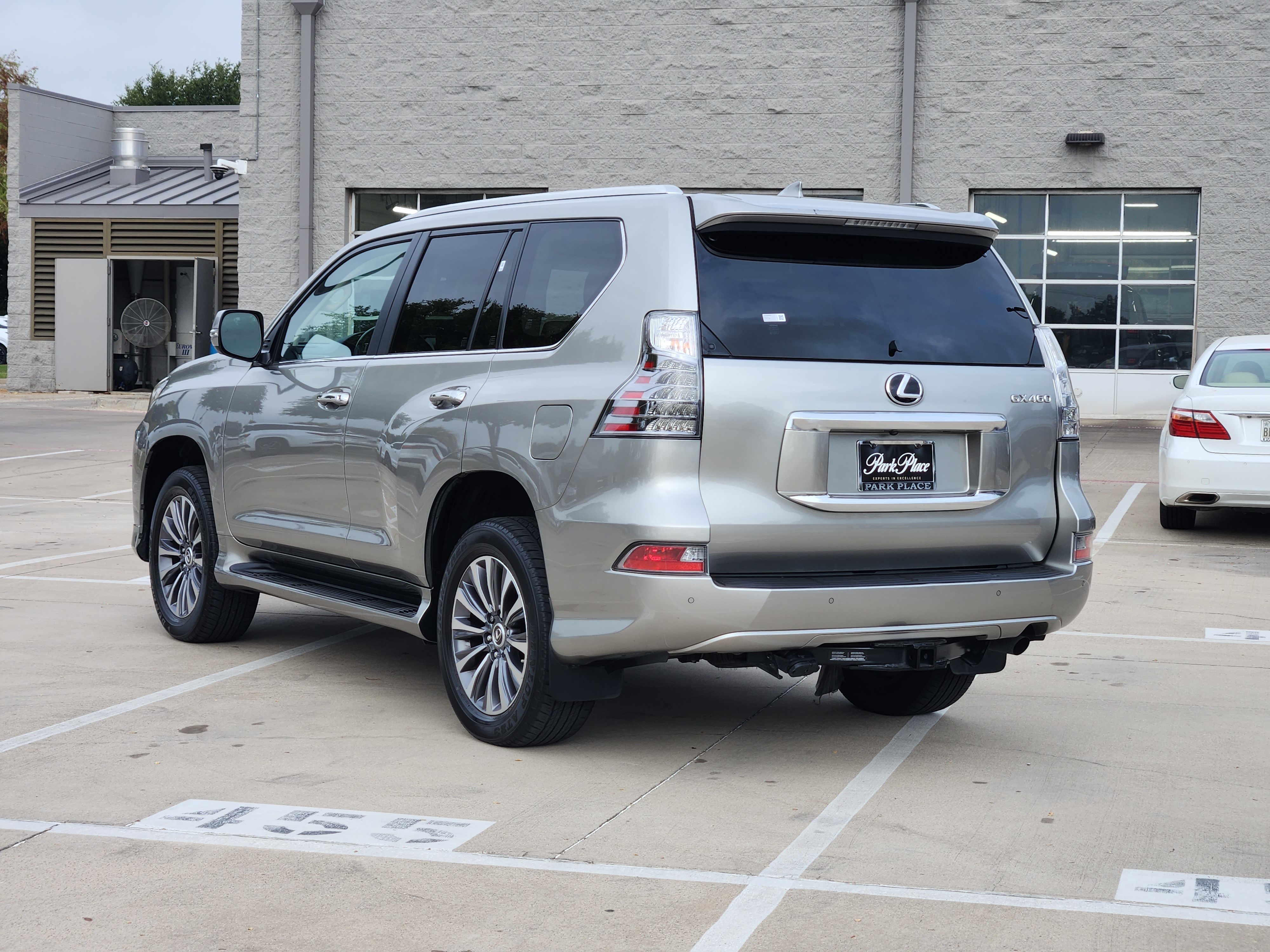 Used 2023 Lexus GX 460 Luxury AWD/4WD image 4