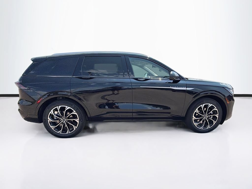 Used 2026 Lincoln Nautilus Reserve AWD/4WD image 4