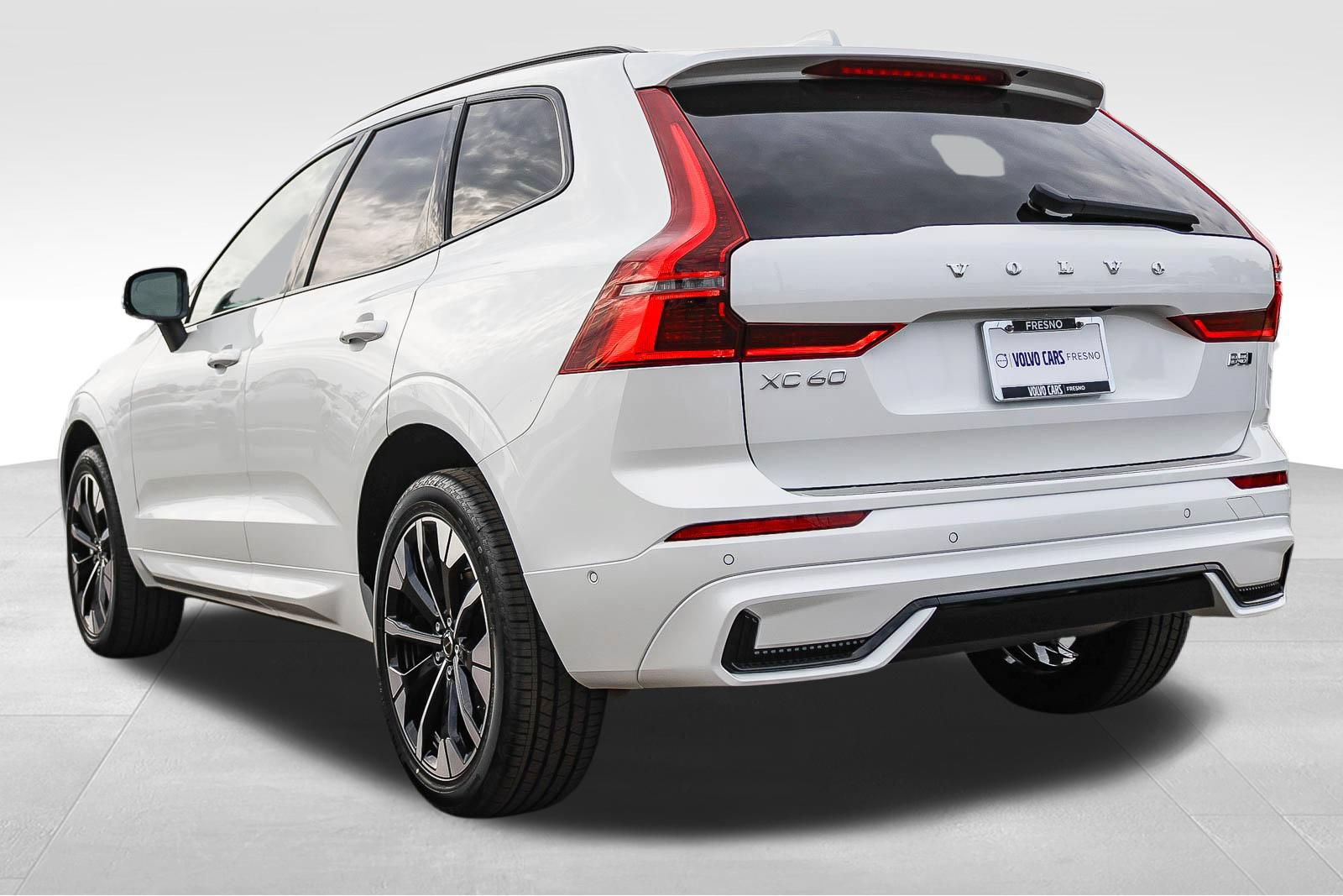 New 2027 Volvo XC60 B5 Plus AWD/4WD image 6