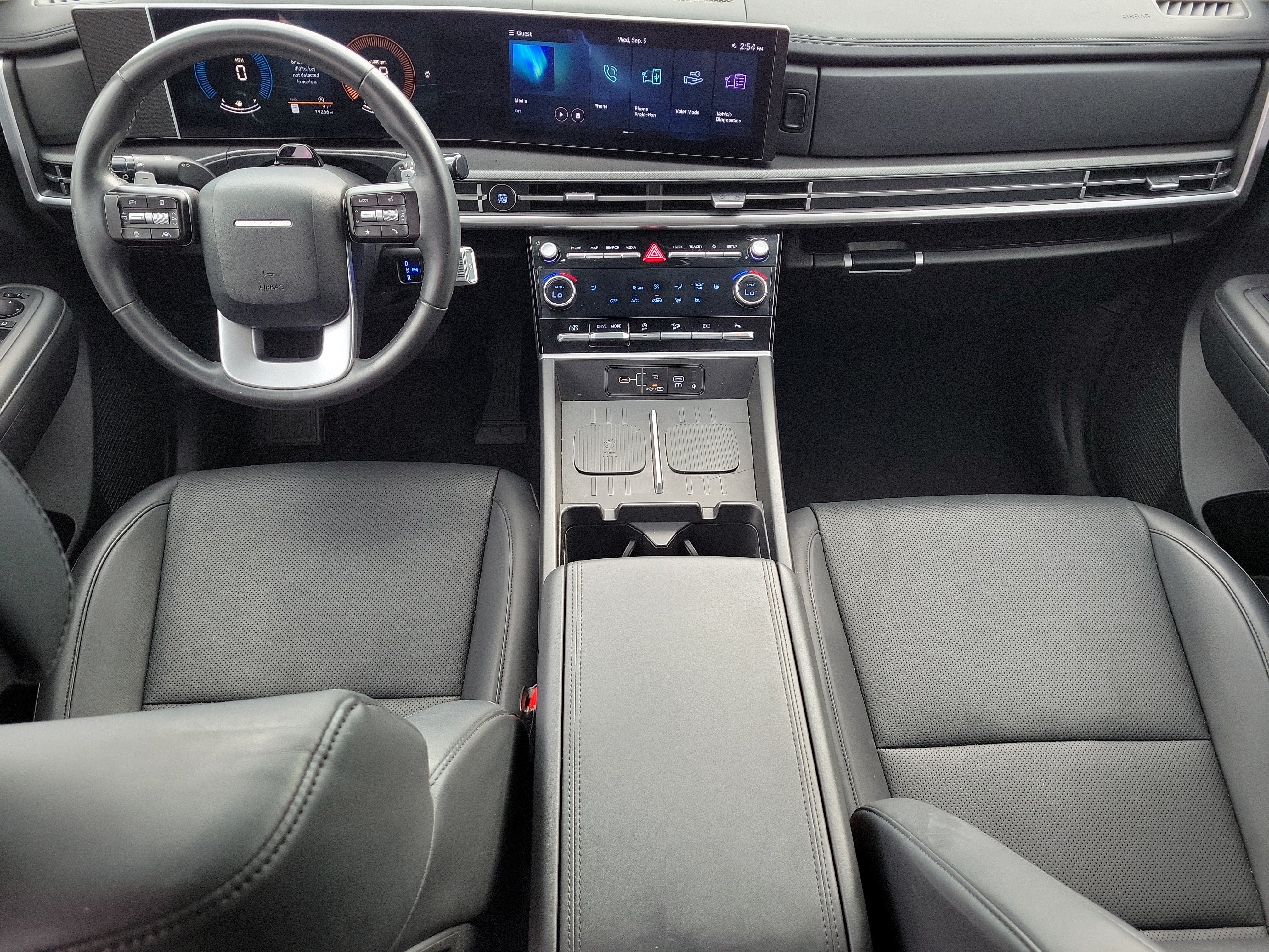 Used 2025 Hyundai Santa Fe SEL FWD image 17