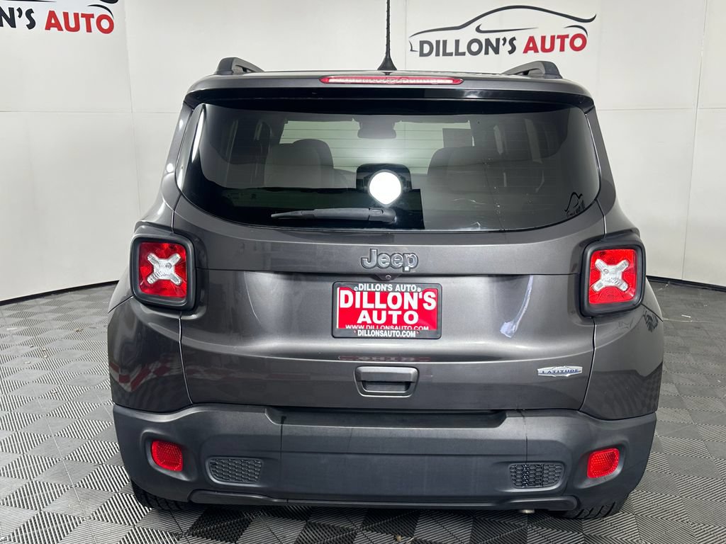 Used 2019 Jeep Renegade Latitude w/ UConnect 8.4 Nav Group FWD image 5