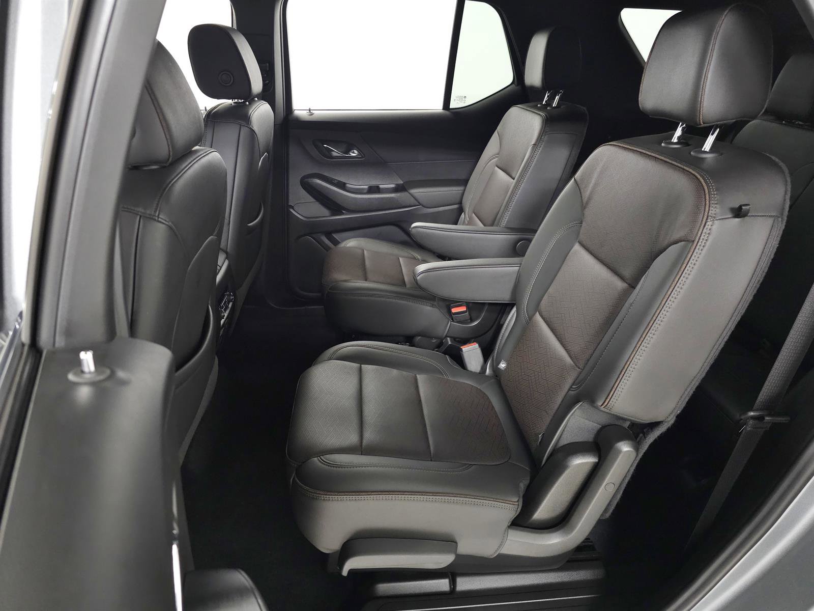 Used 2023 Chevrolet Traverse High Country w/ LPO, Floor Liner Package AWD/4WD image 39