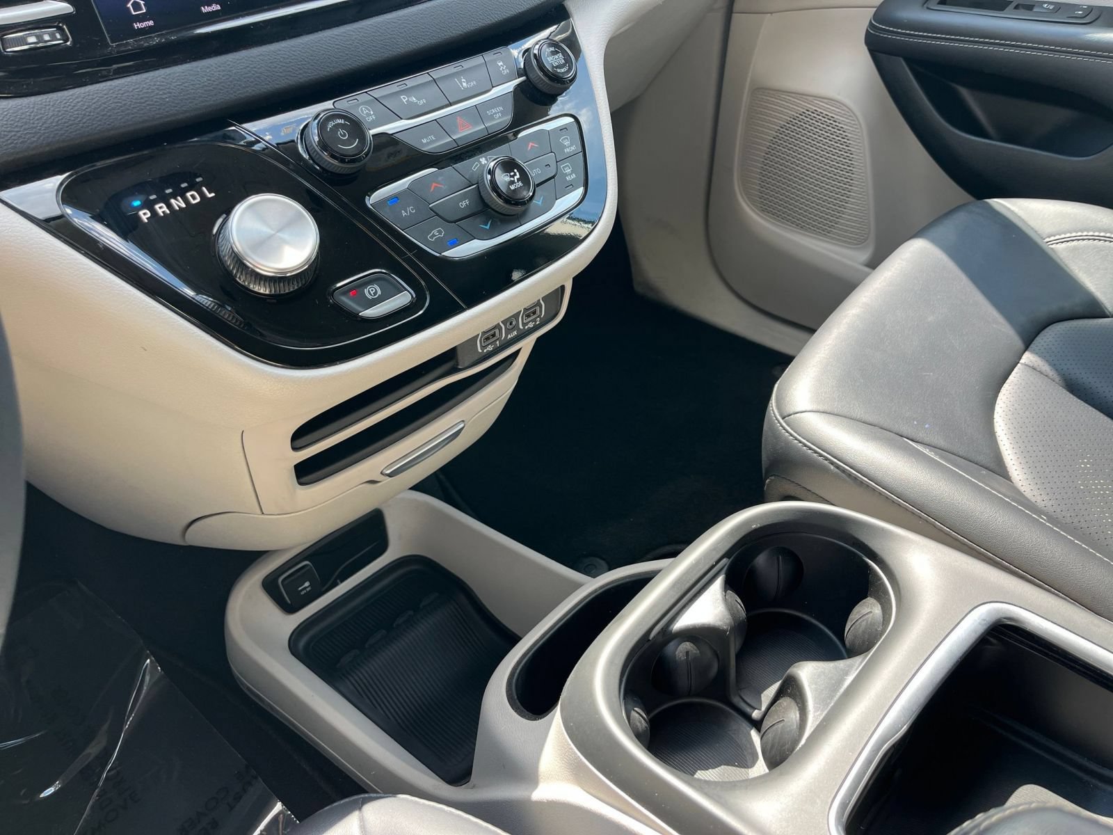 Used 2024 Chrysler Pacifica Touring-L FWD image 39