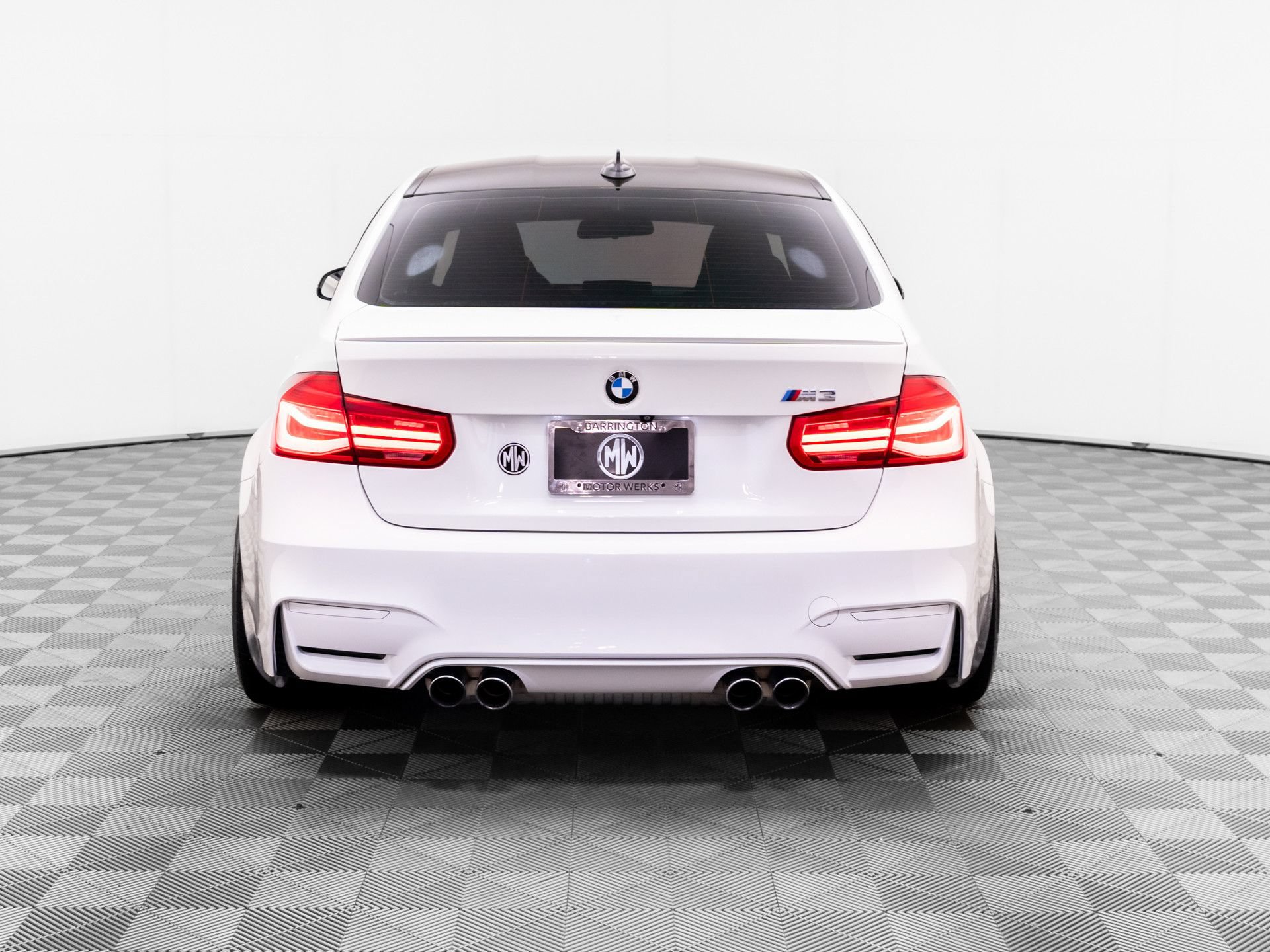 Used 2018 BMW M3 RWD image 4