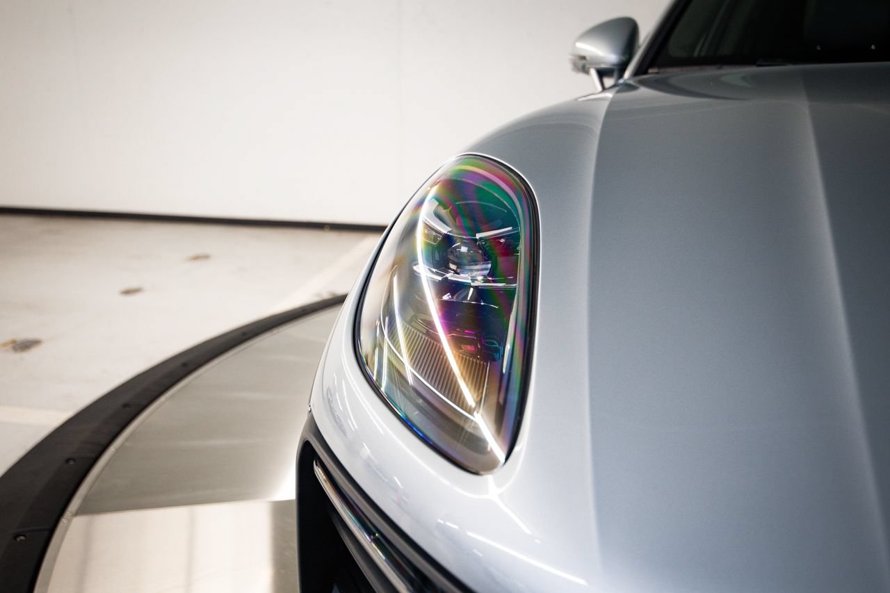 Certified 2024 Porsche Macan AWD/4WD image 13