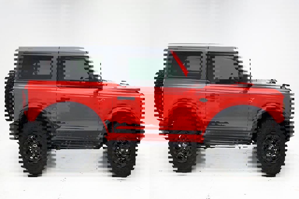 Used 2023 Ford Bronco Wildtrak image 3